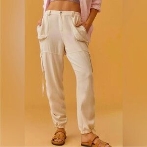 Anthropologie relaxed cargo pant in ivory size small